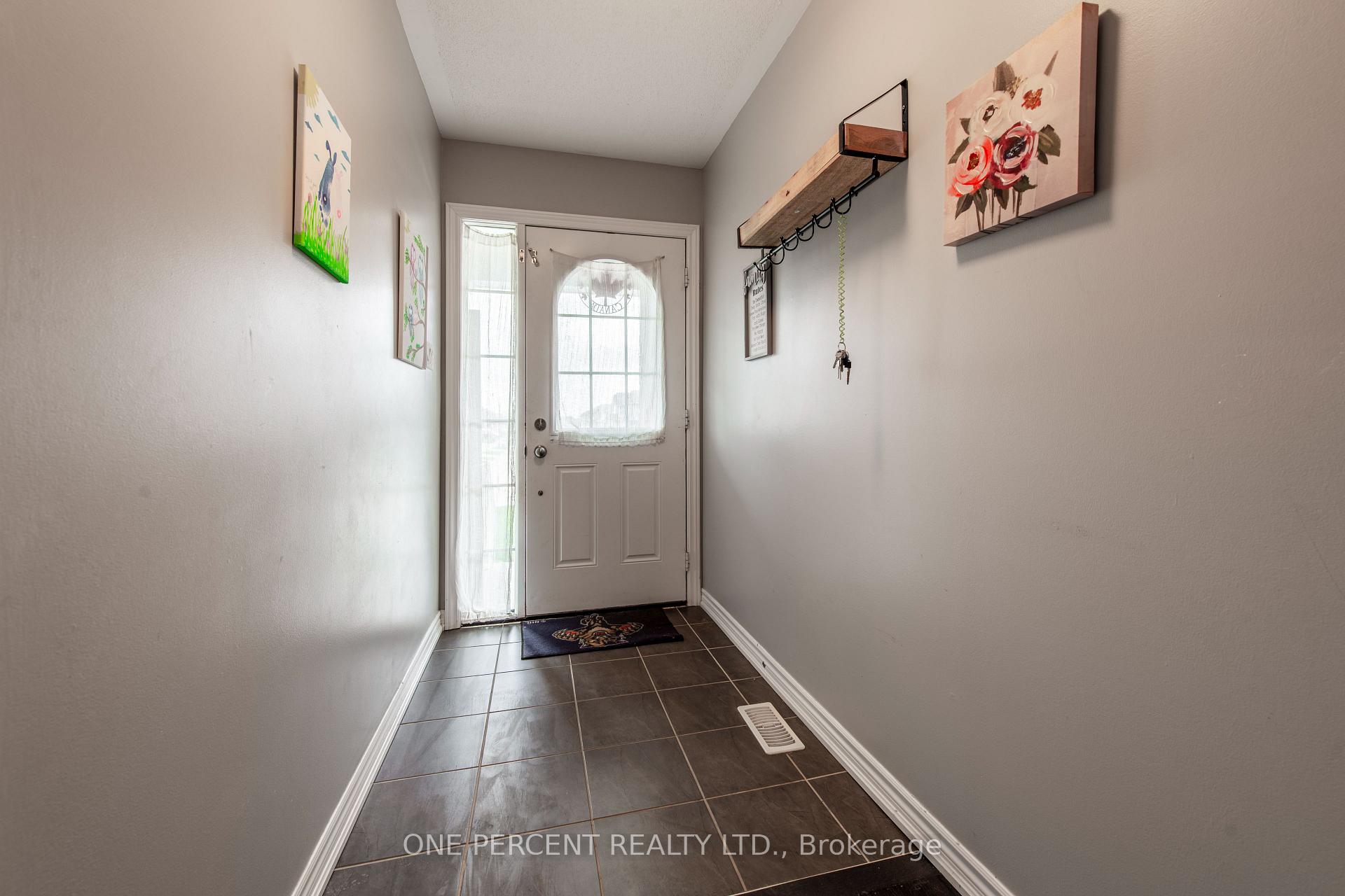 Photo 5 of 360 Armstrong Street W, North Perth, Listowel — HOMEH