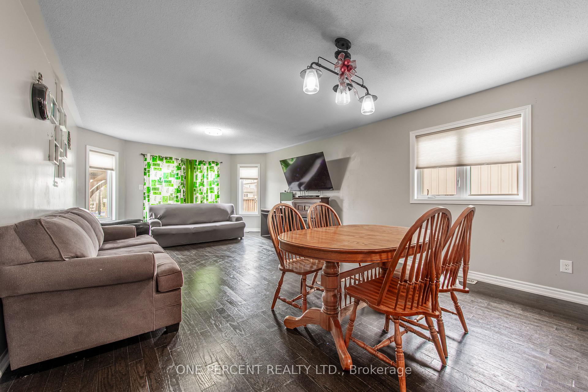 Photo 6 of 360 Armstrong Street W, North Perth, Listowel — HOMEH