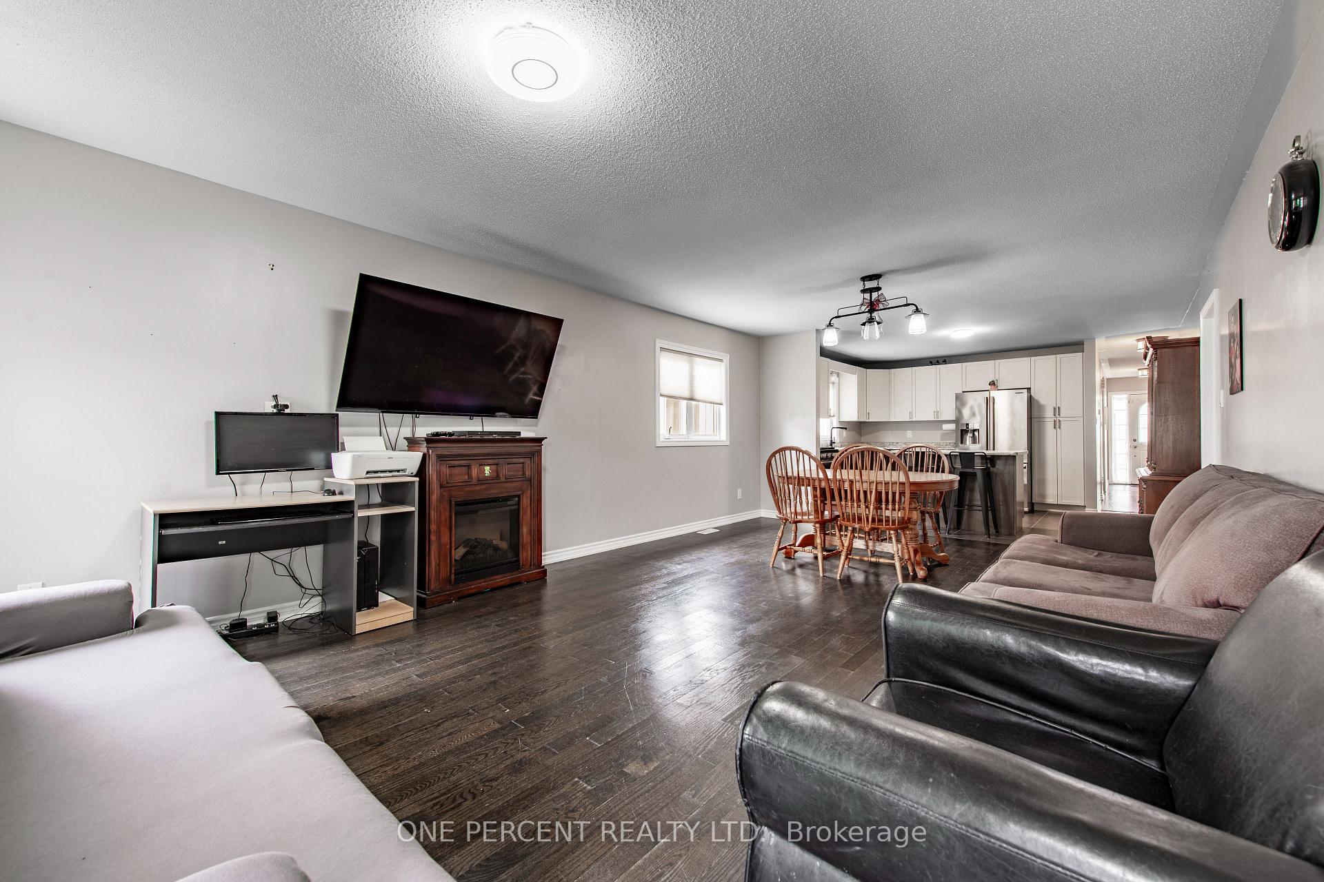Photo 10 of 360 Armstrong Street W, North Perth, Listowel — HOMEH