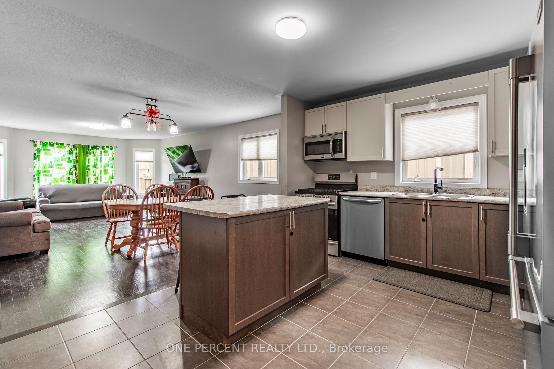 Photo 11 of 360 Armstrong Street W, North Perth, Listowel — HOMEH