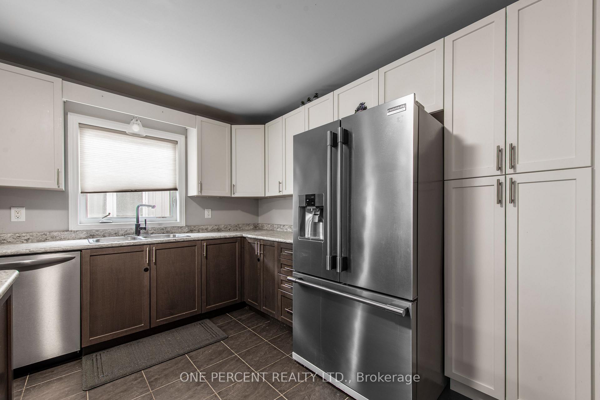Photo 12 of 360 Armstrong Street W, North Perth, Listowel — HOMEH