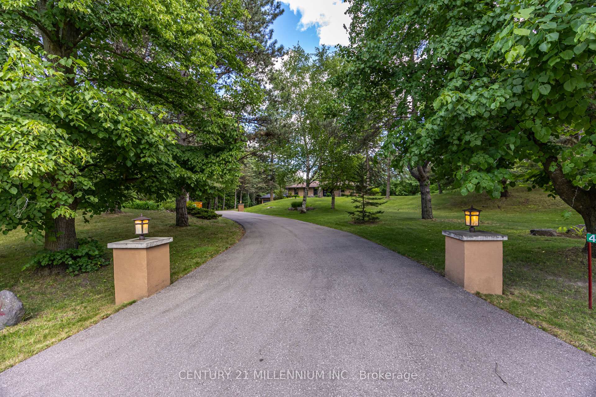 Photo 2 of 44 Gibson Lake Drive, Caledon, Palgrave — HOMEH