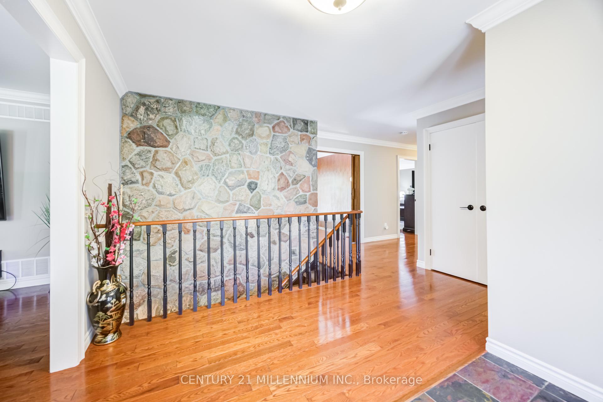 Photo 9 of 44 Gibson Lake Drive, Caledon, Palgrave — HOMEH