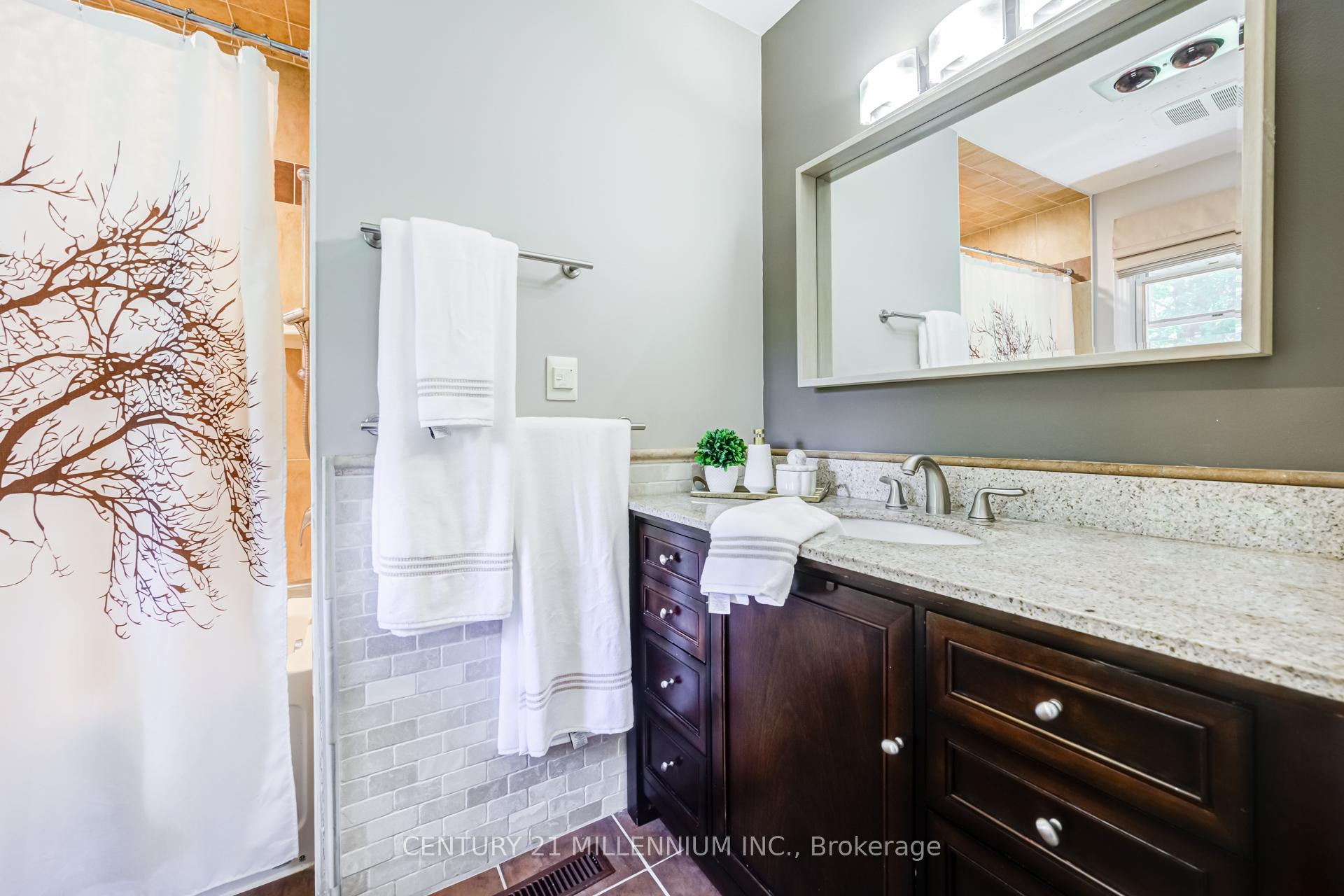 Photo 23 of 44 Gibson Lake Drive, Caledon, Palgrave — HOMEH