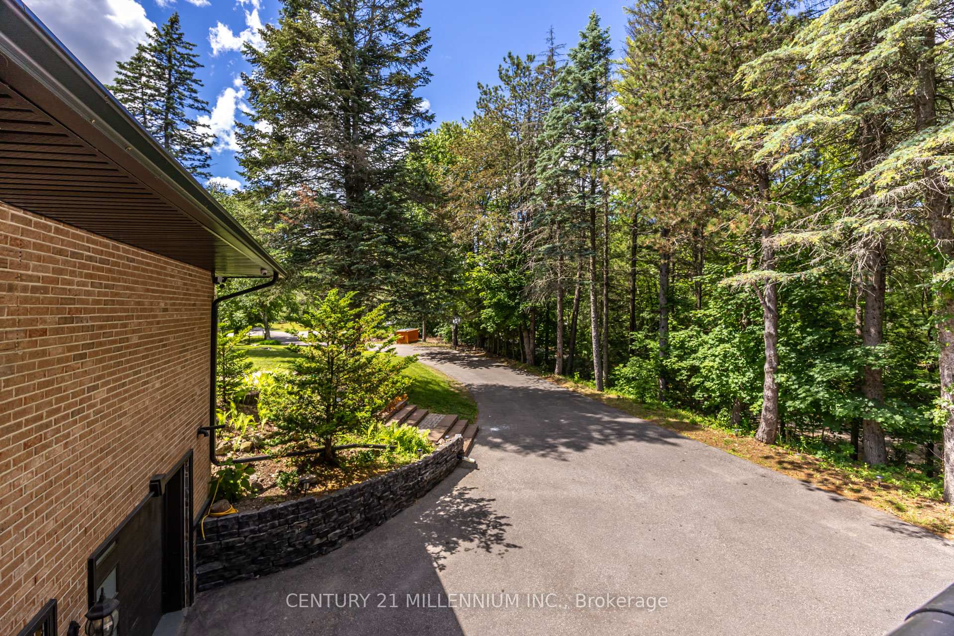 Photo 29 of 44 Gibson Lake Drive, Caledon, Palgrave — HOMEH