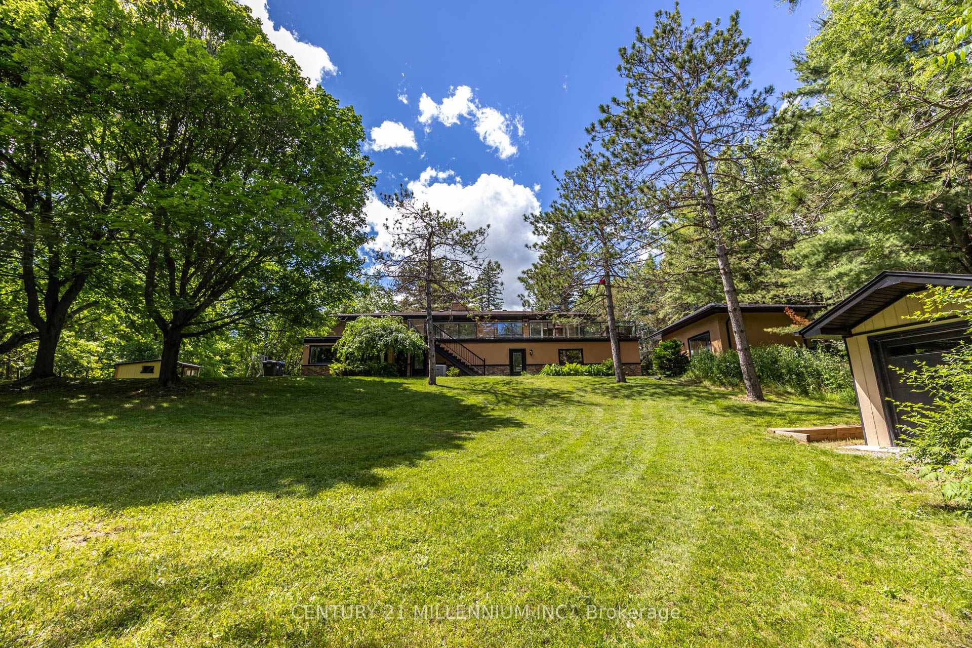 Photo 33 of 44 Gibson Lake Drive, Caledon, Palgrave — HOMEH