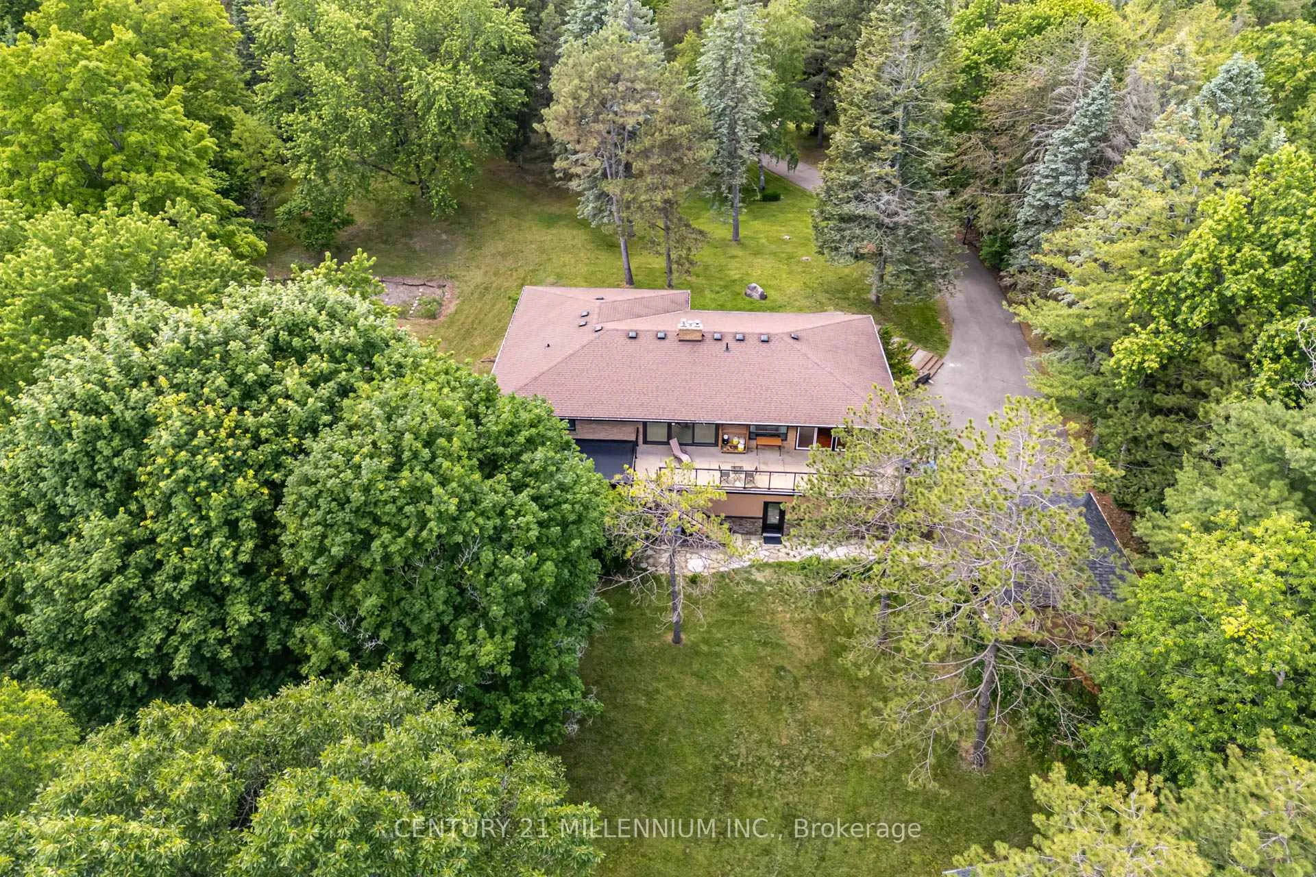 Photo 43 of 44 Gibson Lake Drive, Caledon, Palgrave — HOMEH