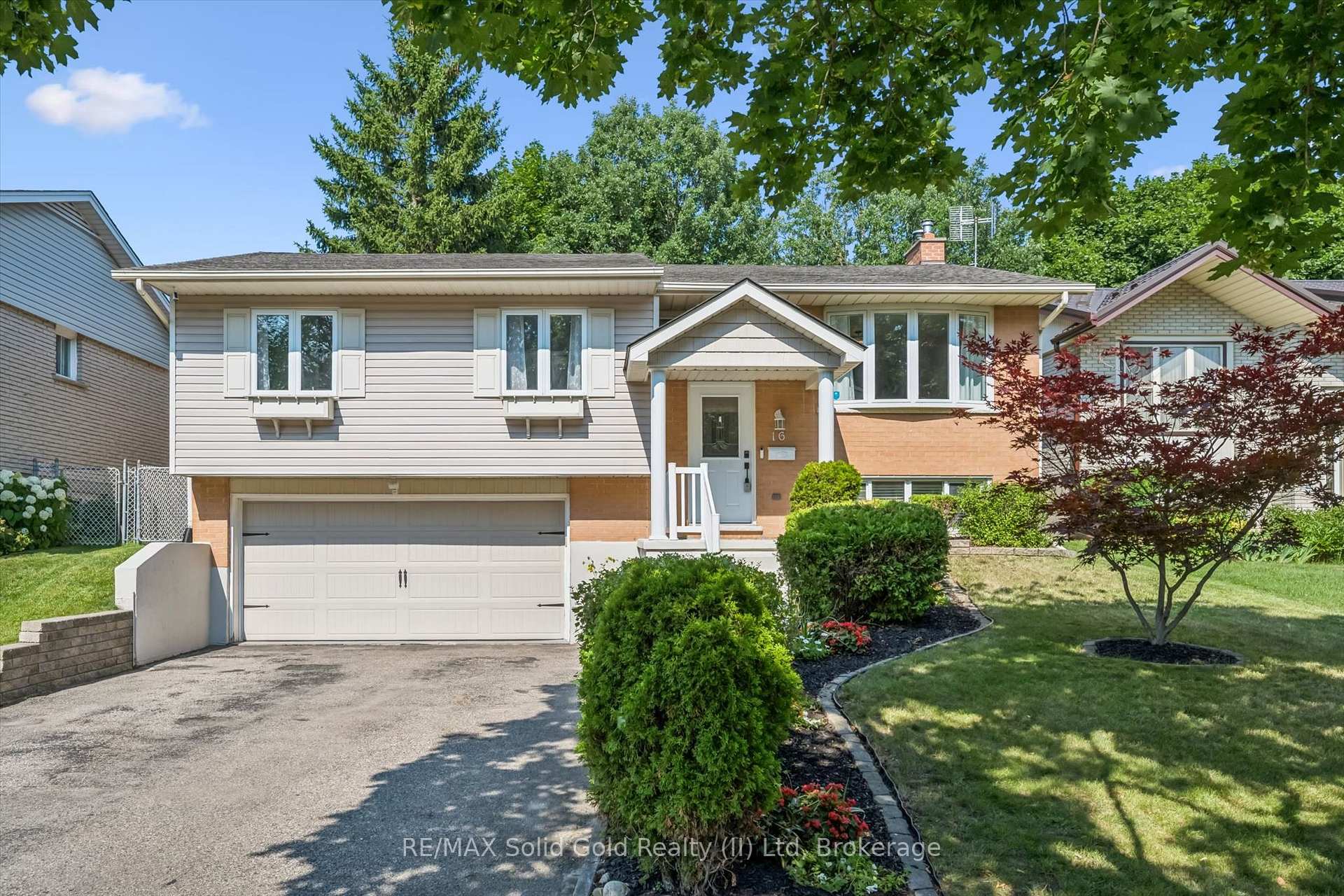 Front of 16 Nipigon Street