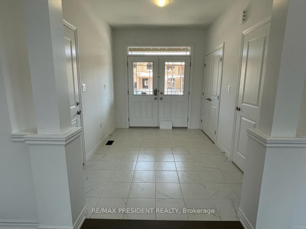 Photo 3 of 35 Whitton Drive, Brantford, Empire — HOMEH