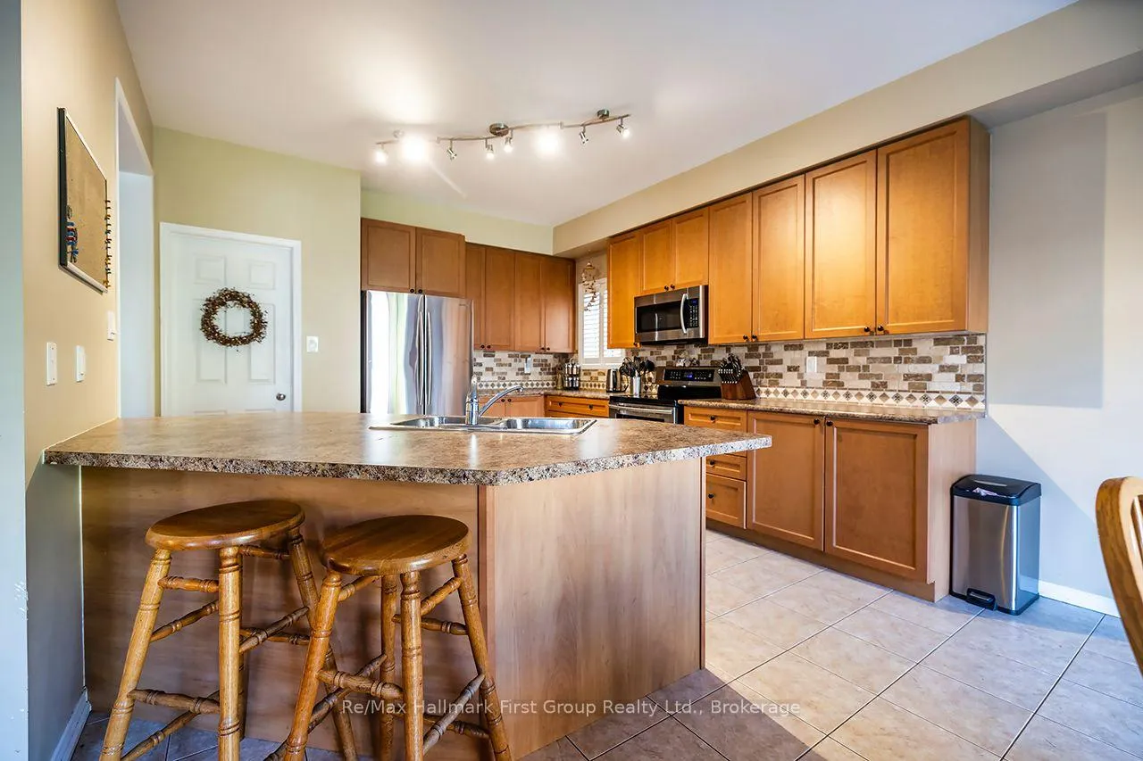 Photo 3 of 1620 Badgley Drive, Oshawa, Taunton — HOMEH
