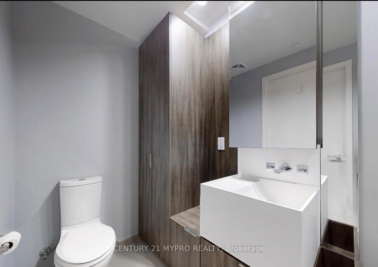 Photo 12 of Unit 5808, 1 Bloor Street E, Toronto, Church-Yonge Corridor — HOMEH