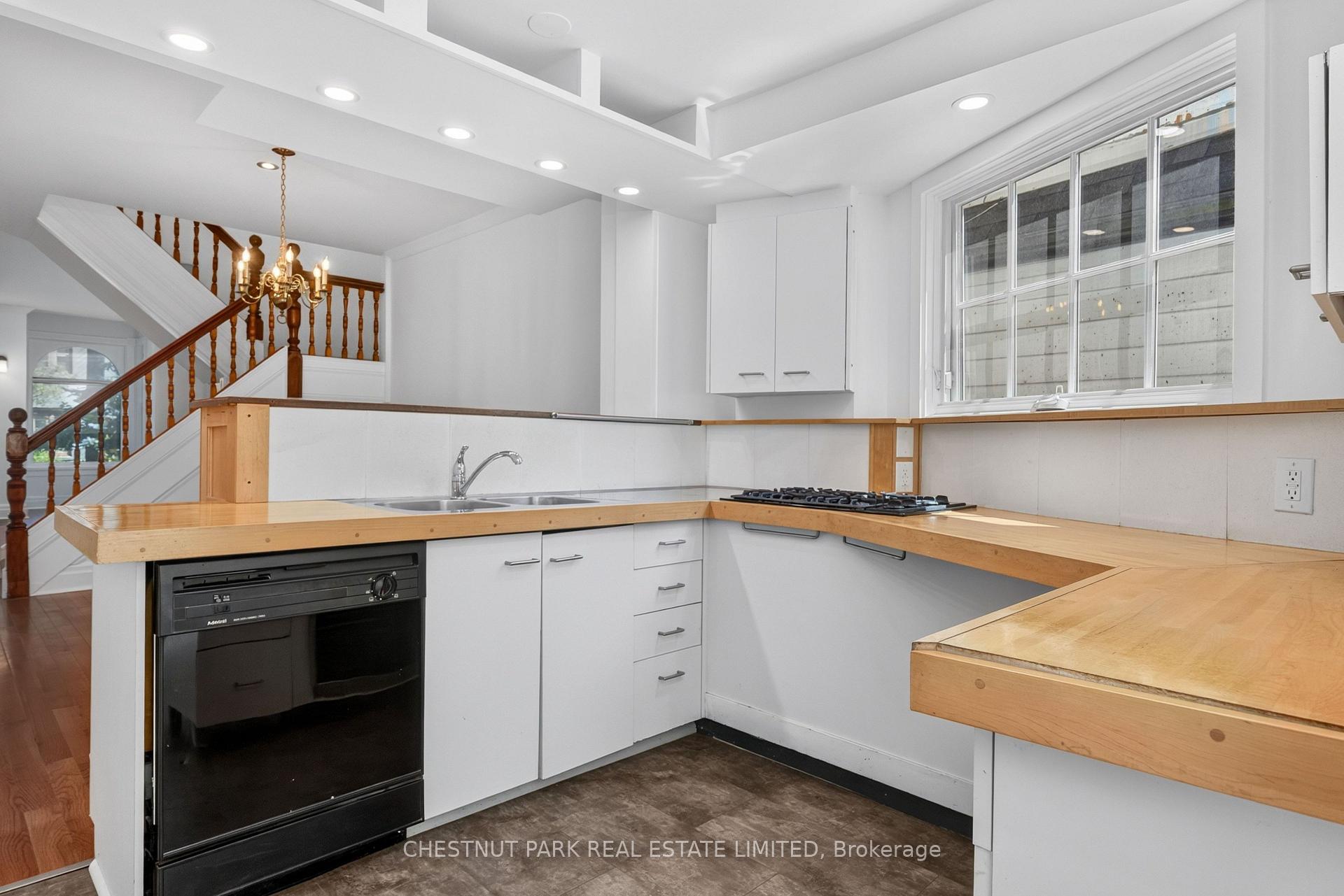 Photo 10 of 347 1/2 Wellesley Street E, Toronto, Cabbagetown-South St. James Town — HOMEH