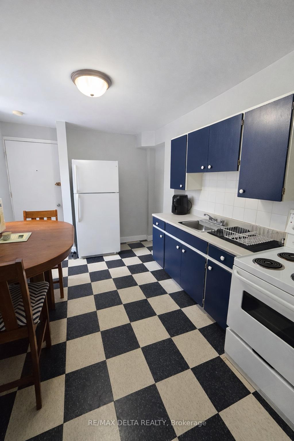 Photo 9 of Unit 2, 514 Bay Street, Ottawa, Ottawa Centre — HOMEH