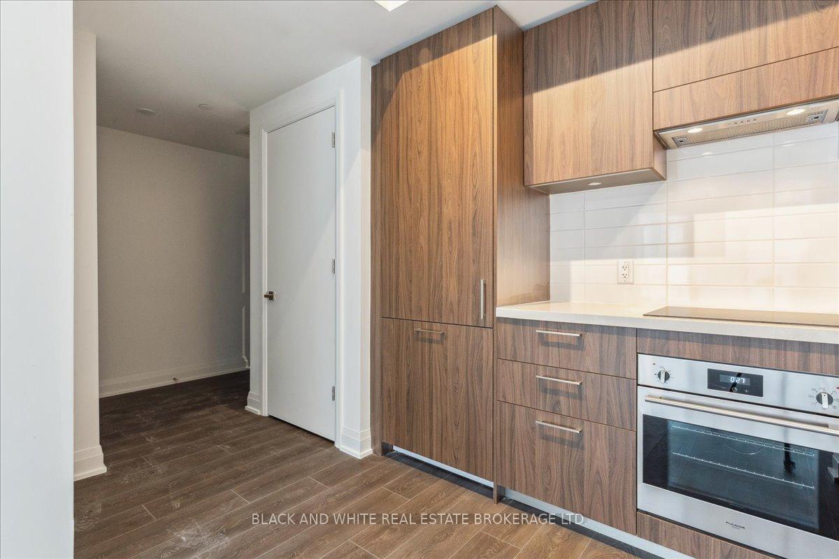 Photo 3 of Unit 1111, 33 Frederick Todd Way, Toronto, Leaside — HOMEH