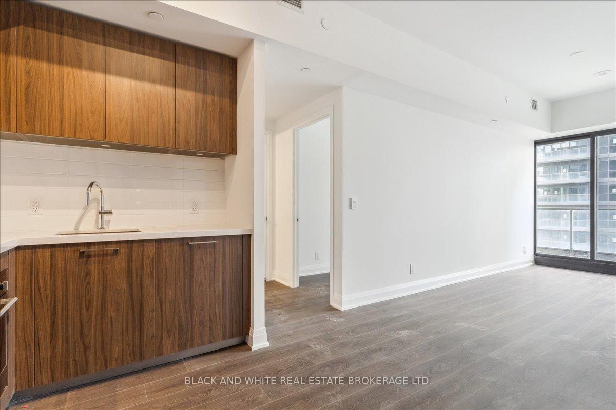 Photo 5 of Unit 1111, 33 Frederick Todd Way, Toronto, Leaside — HOMEH