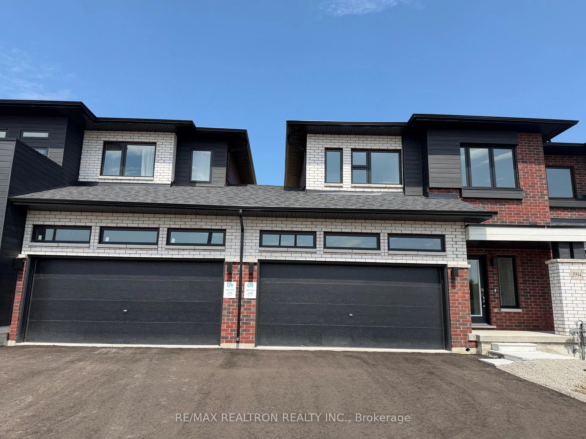 Front of Unit BLOCK 72, 2994 Sandy Acres Avenue
