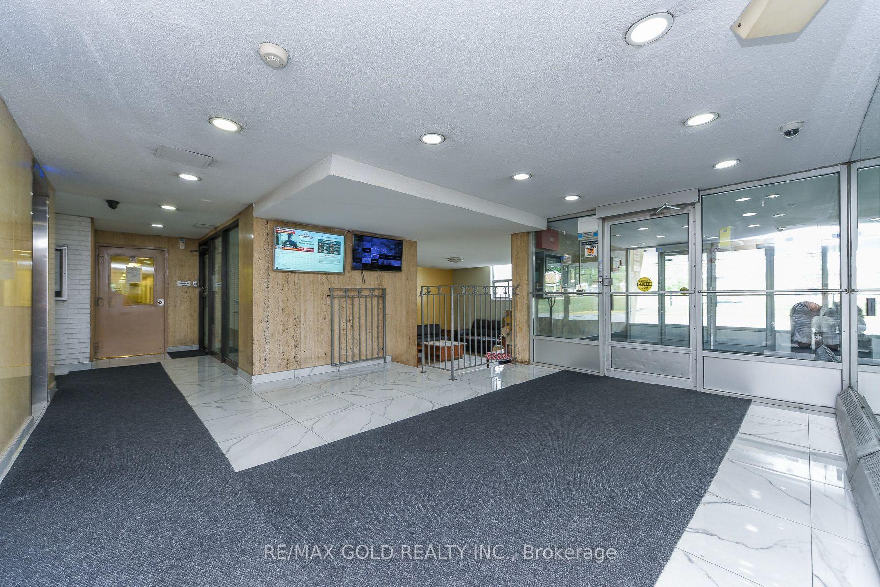 Photo 3 of Unit 812, 2645 Kipling Avenue, Etobicoke, Mount Olive-Silverstone-Jamestown — HOMEH