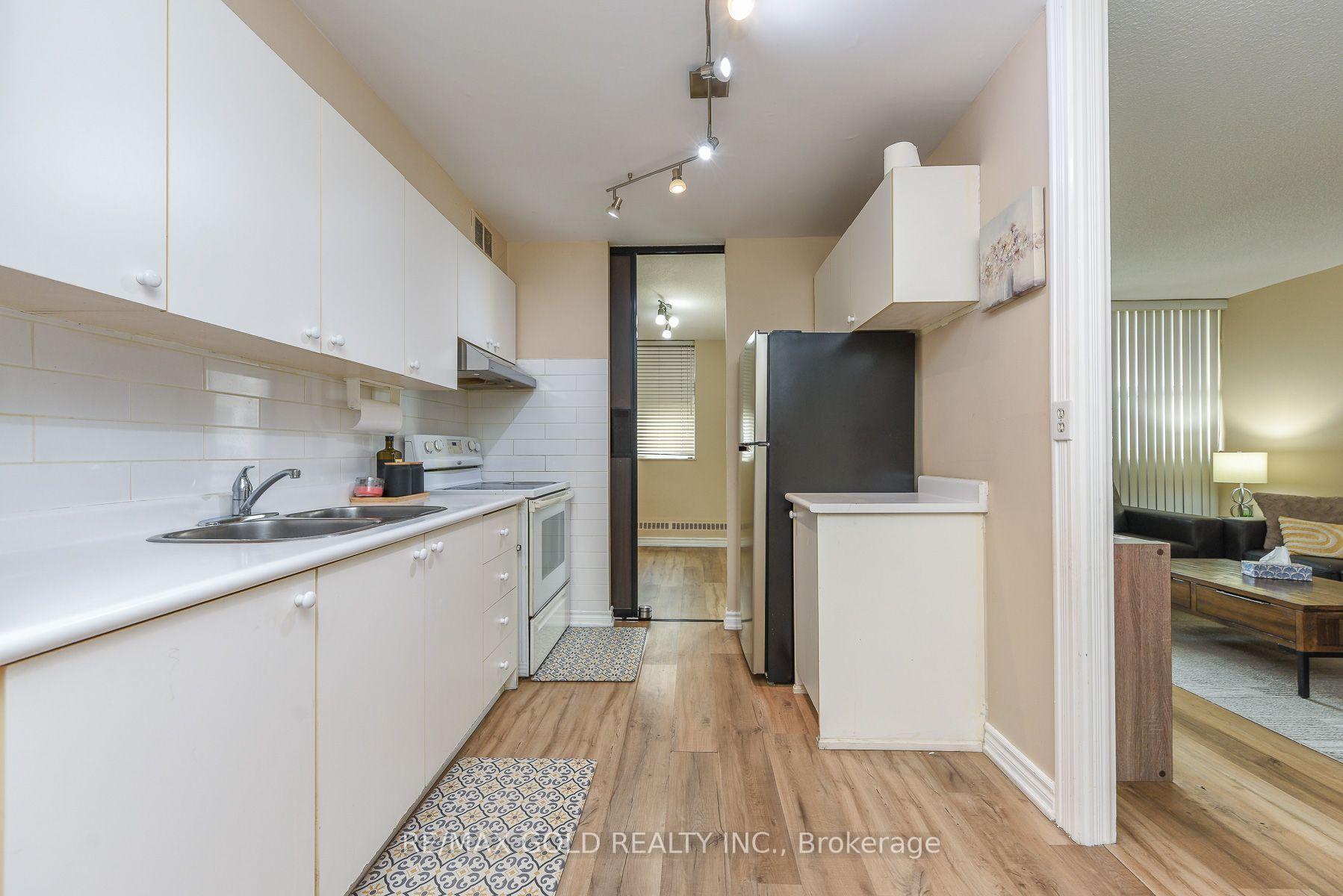Photo 10 of Unit 812, 2645 Kipling Avenue, Etobicoke, Mount Olive-Silverstone-Jamestown — HOMEH