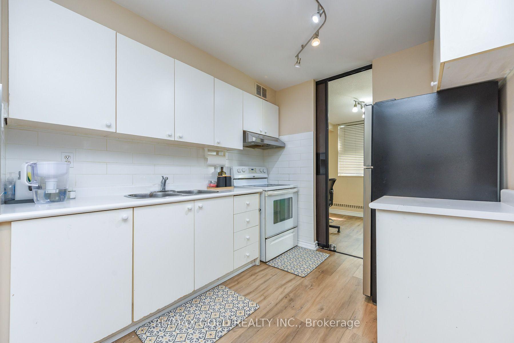 Photo 11 of Unit 812, 2645 Kipling Avenue, Etobicoke, Mount Olive-Silverstone-Jamestown — HOMEH