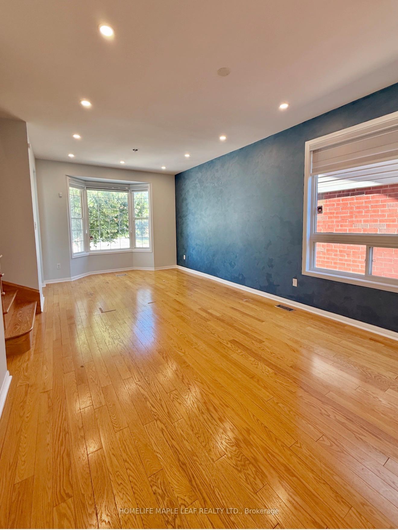 Photo 2 of Unit Upper, 21 Sugarhill Drive, Brampton, Fletcher's Meadow — HOMEH