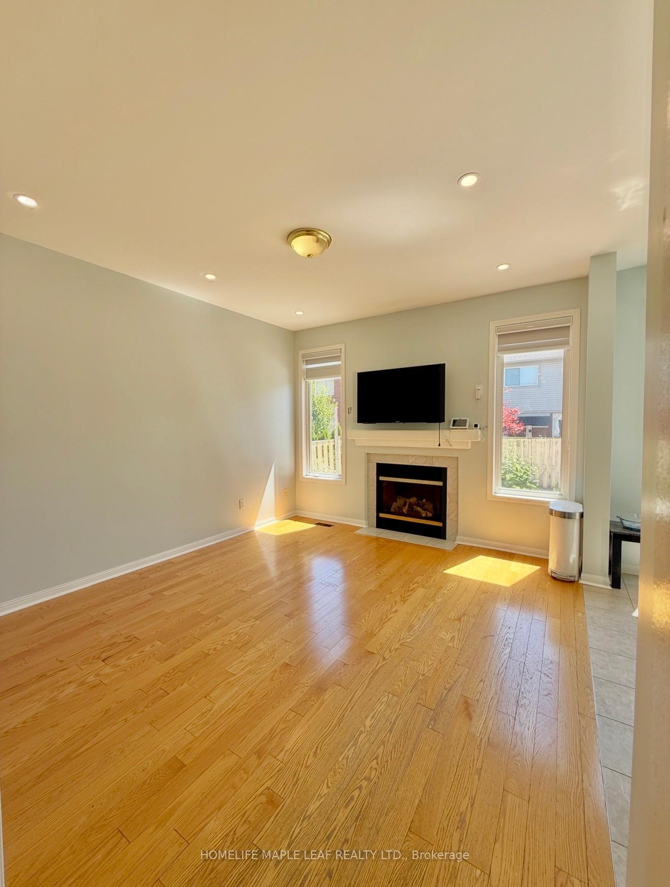 Photo 3 of Unit Upper, 21 Sugarhill Drive, Brampton, Fletcher's Meadow — HOMEH
