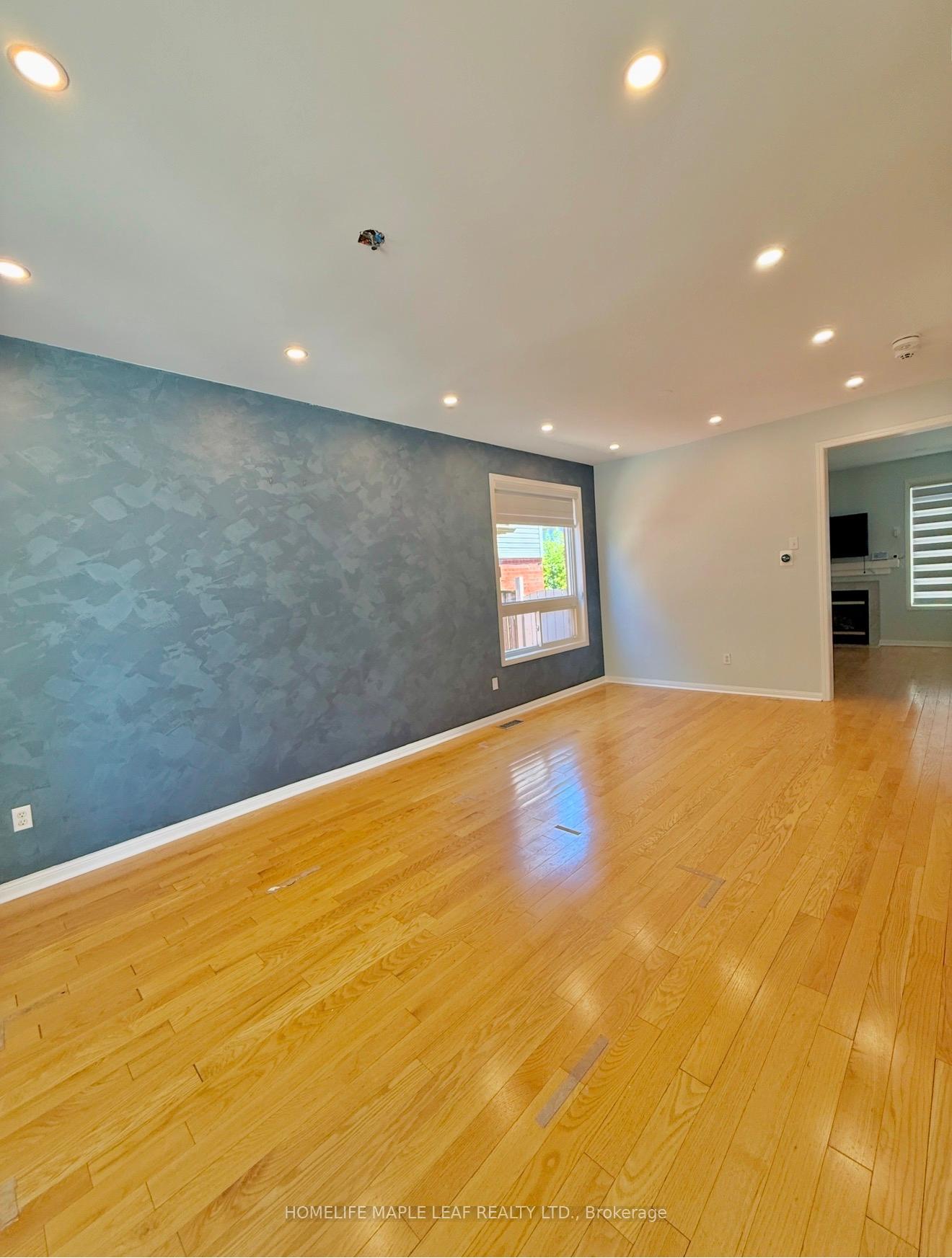 Photo 5 of Unit Upper, 21 Sugarhill Drive, Brampton, Fletcher's Meadow — HOMEH