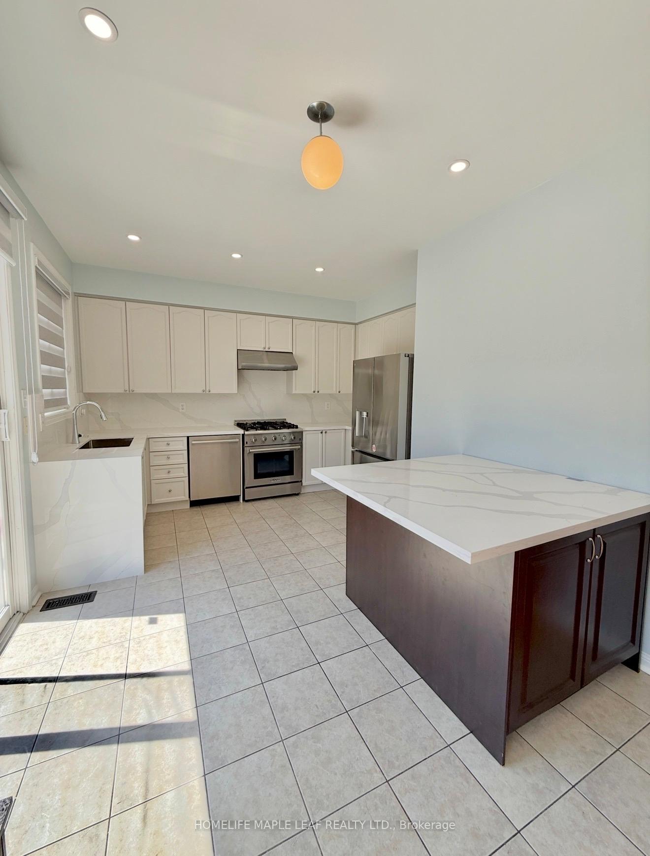 Photo 7 of Unit Upper, 21 Sugarhill Drive, Brampton, Fletcher's Meadow — HOMEH