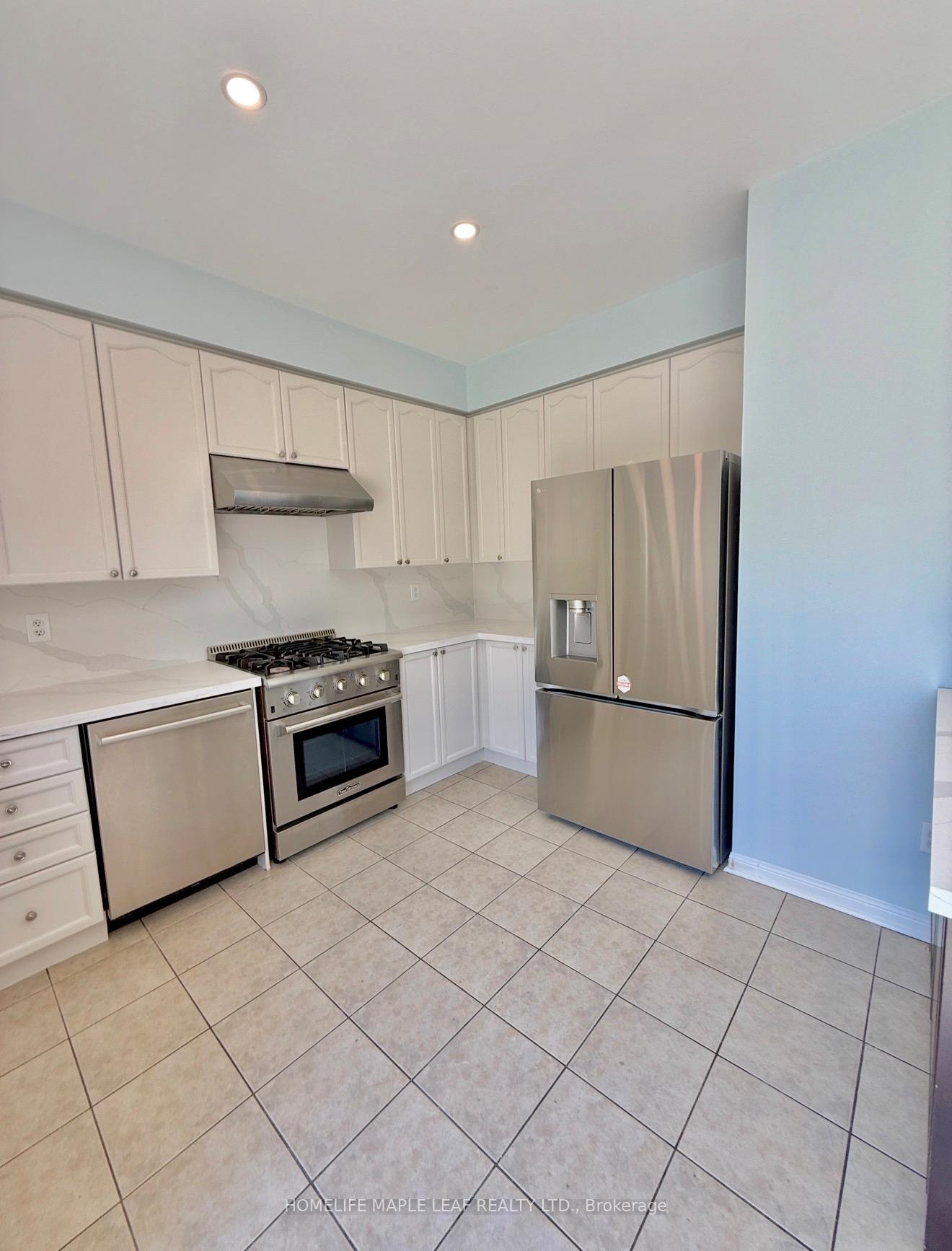 Photo 8 of Unit Upper, 21 Sugarhill Drive, Brampton, Fletcher's Meadow — HOMEH