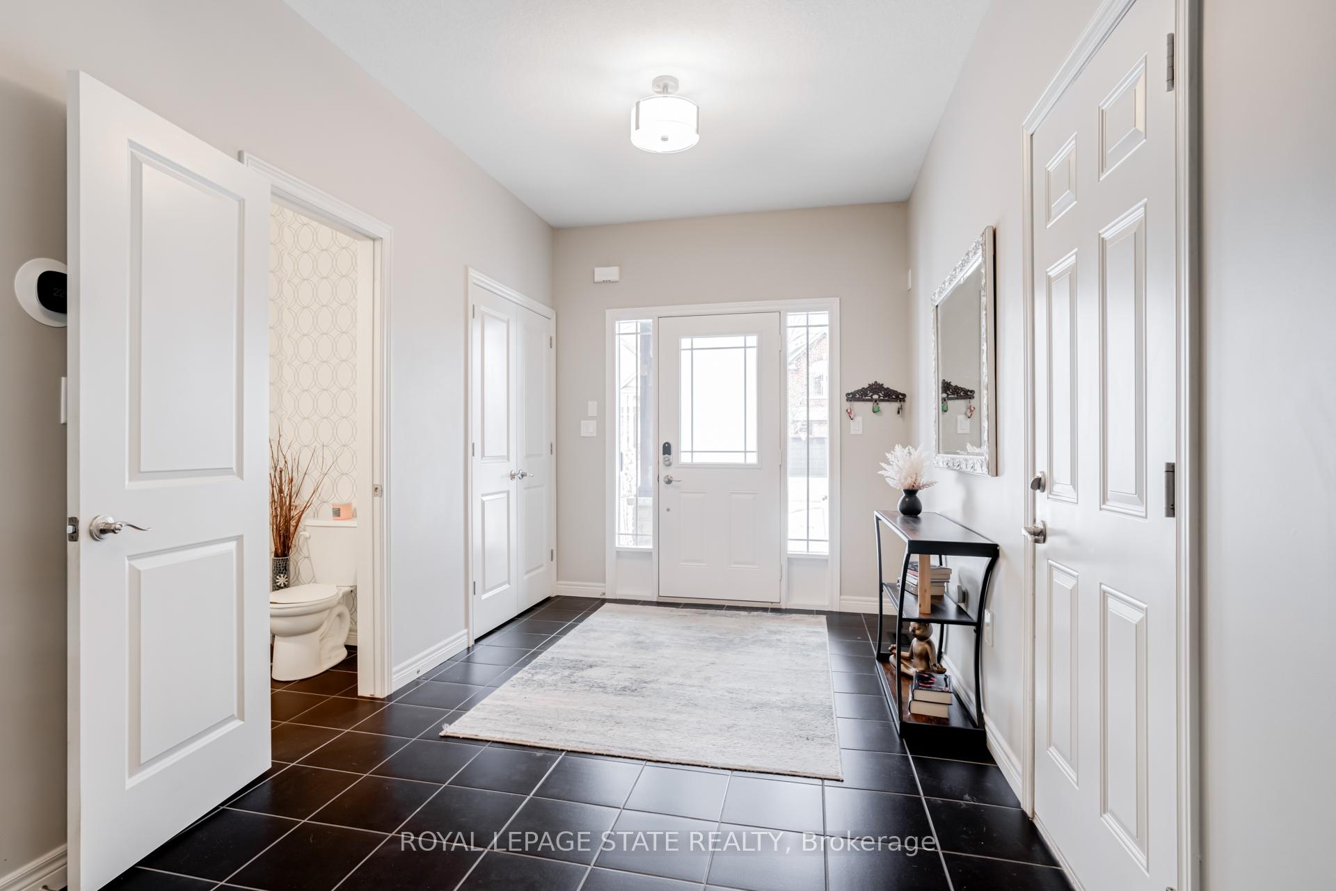 Photo 3 of 7 Kinsman Drive, Hamilton, Binbrook — HOMEH