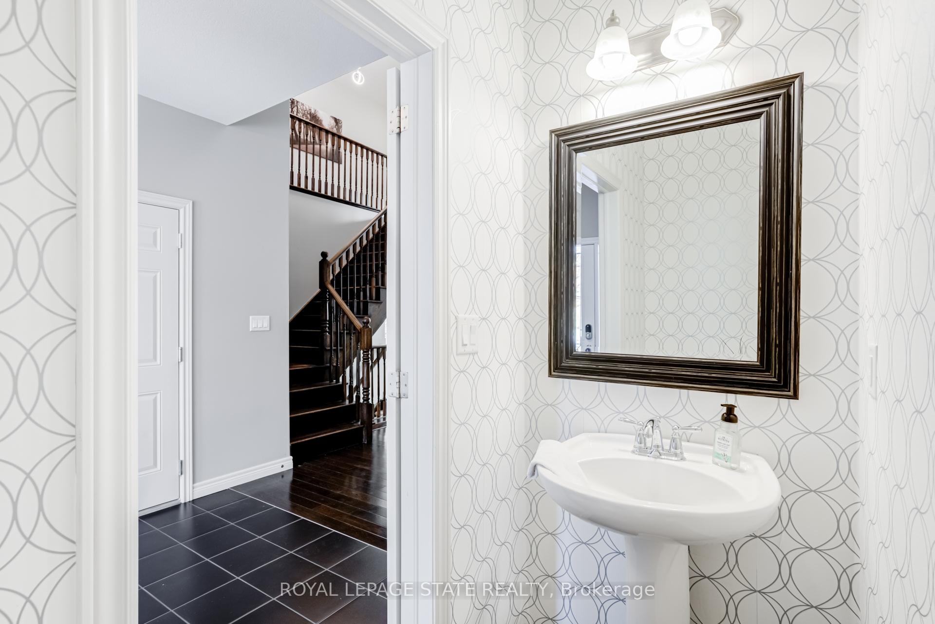 Photo 4 of 7 Kinsman Drive, Hamilton, Binbrook — HOMEH