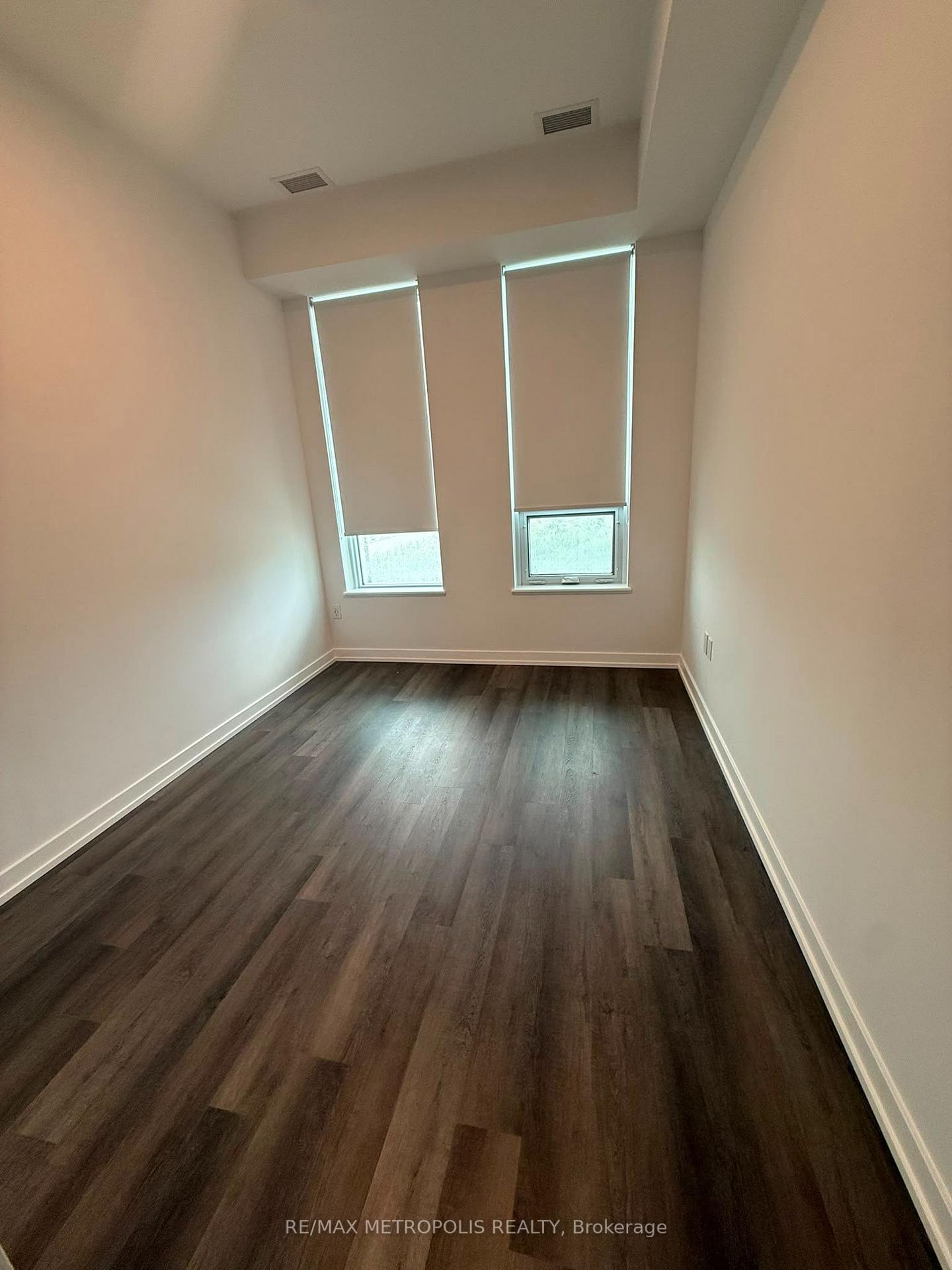 Photo 4 of Unit 220, 21 Meadowvale Road, Vaughan, Concord — HOMEH