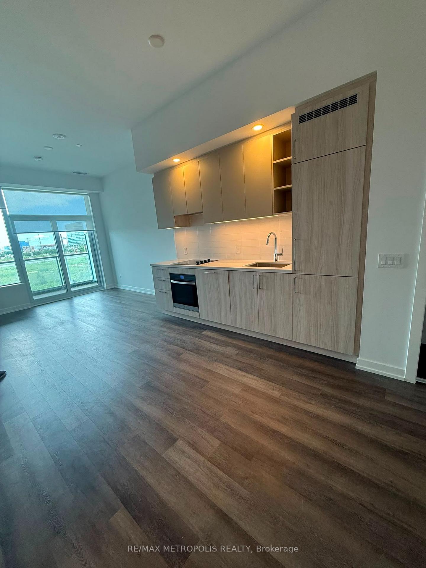 Photo 7 of Unit 220, 21 Meadowvale Road, Vaughan, Concord — HOMEH