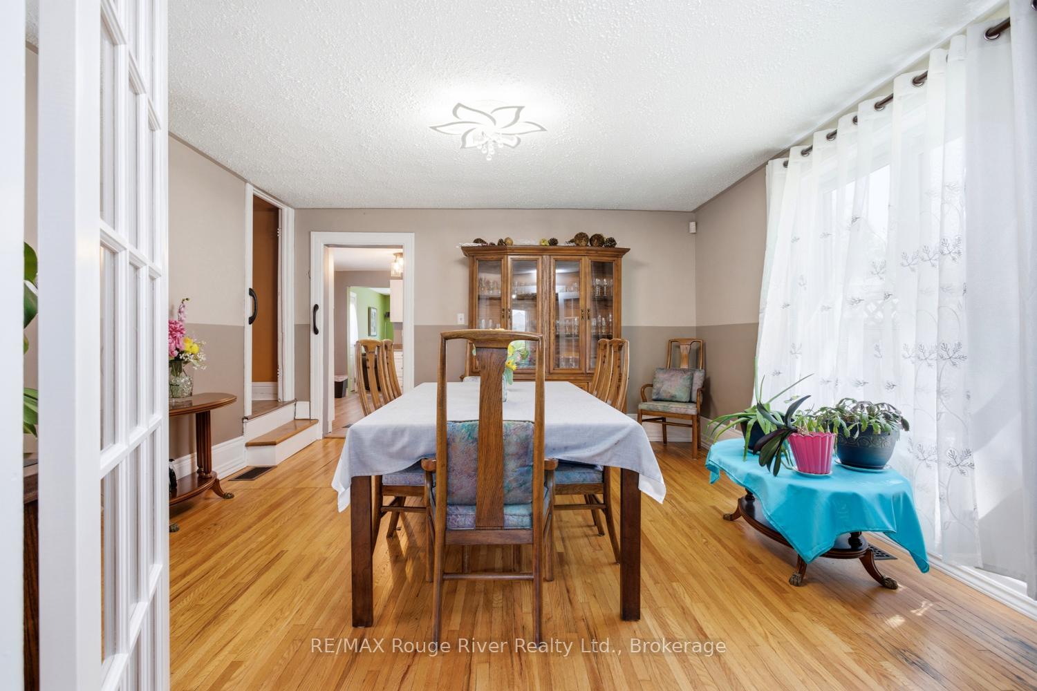 Photo 6 of 111 Lingham Street, Belleville, Belleville Ward — HOMEH