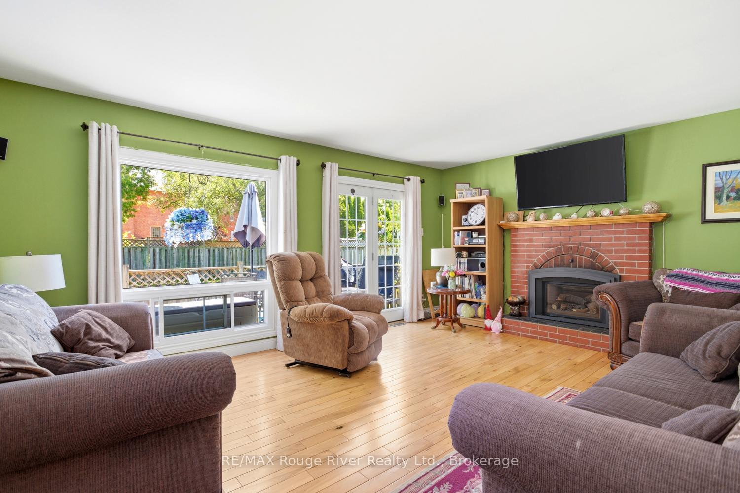Photo 24 of 111 Lingham Street, Belleville, Belleville Ward — HOMEH