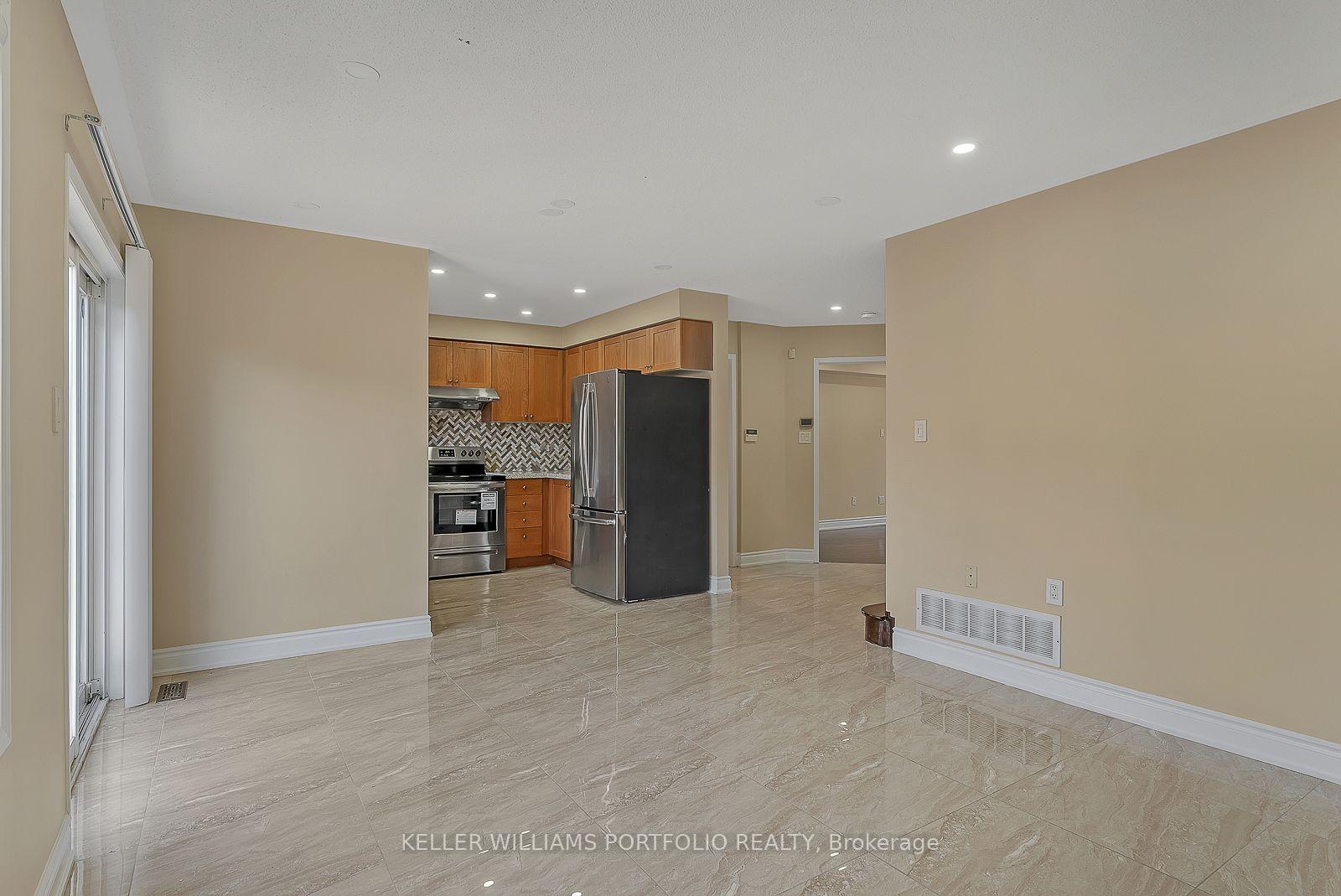 Photo 10 of 99 Dells Crescent, Brampton, Fletcher's Meadow — HOMEH