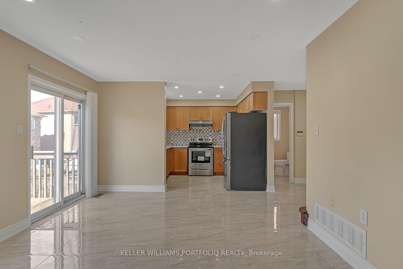 Photo 11 of 99 Dells Crescent, Brampton, Fletcher's Meadow — HOMEH