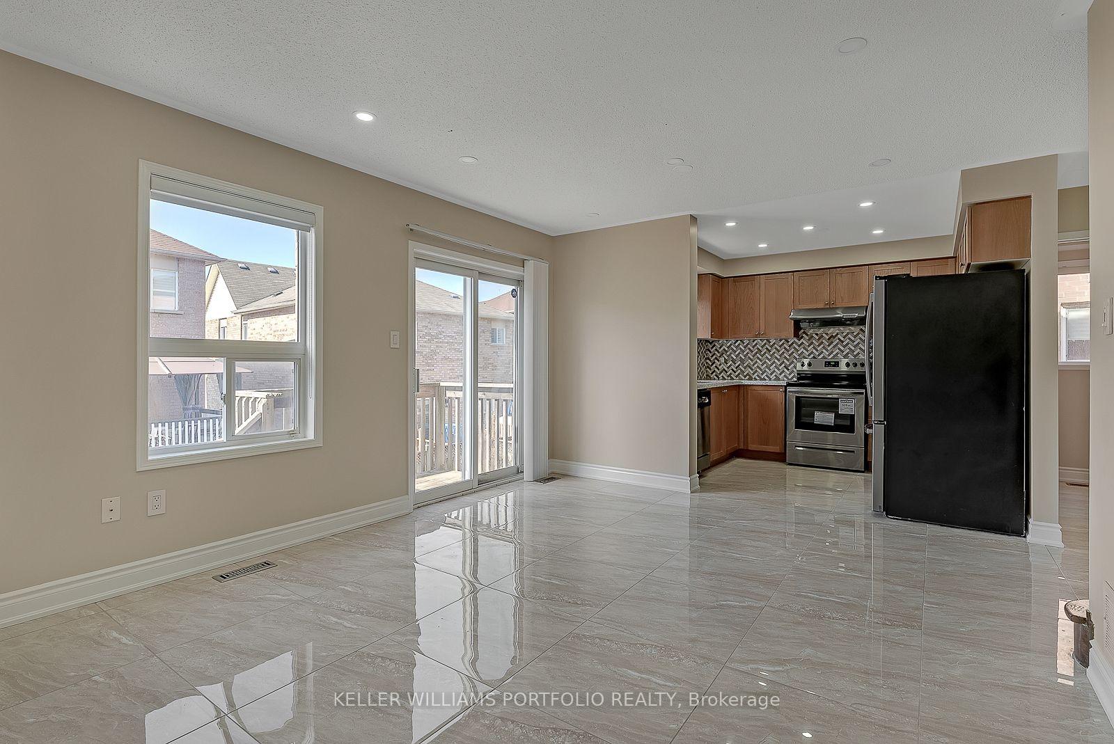 Photo 12 of 99 Dells Crescent, Brampton, Fletcher's Meadow — HOMEH