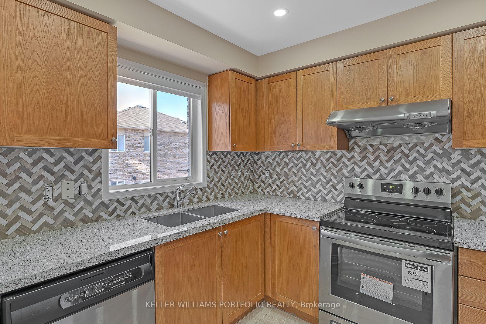 Photo 13 of 99 Dells Crescent, Brampton, Fletcher's Meadow — HOMEH