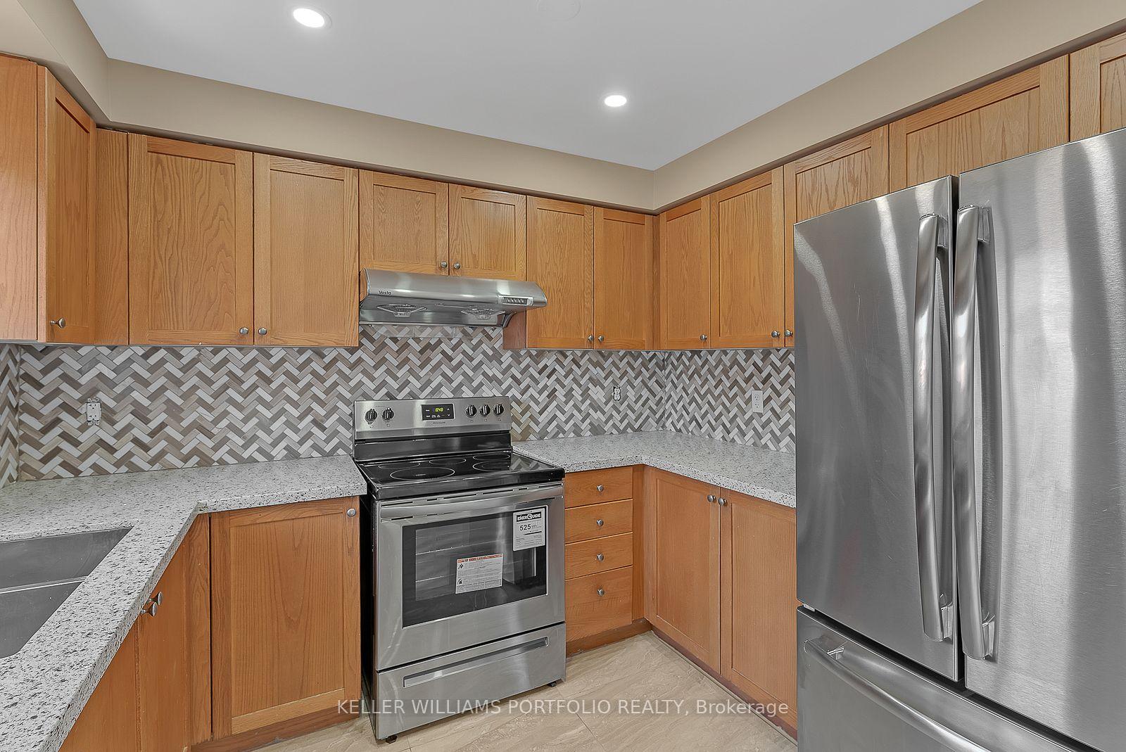 Photo 15 of 99 Dells Crescent, Brampton, Fletcher's Meadow — HOMEH