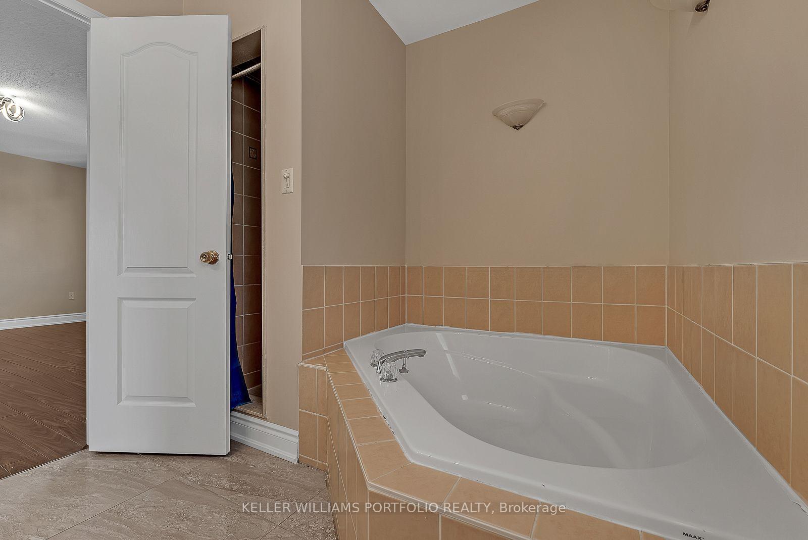 Photo 21 of 99 Dells Crescent, Brampton, Fletcher's Meadow — HOMEH