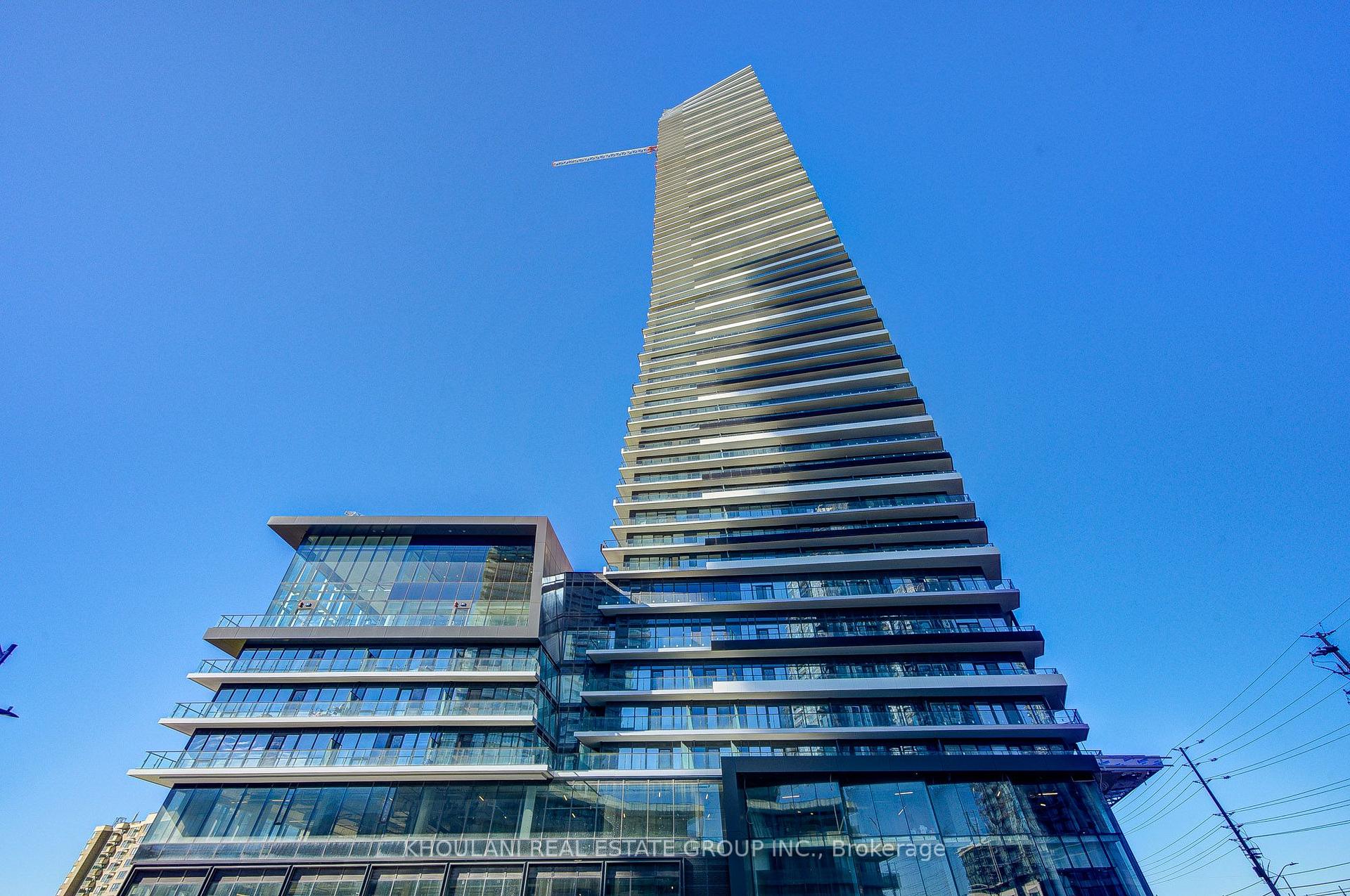 Front of Unit 4906, 448 Burnhamthorpe Road W