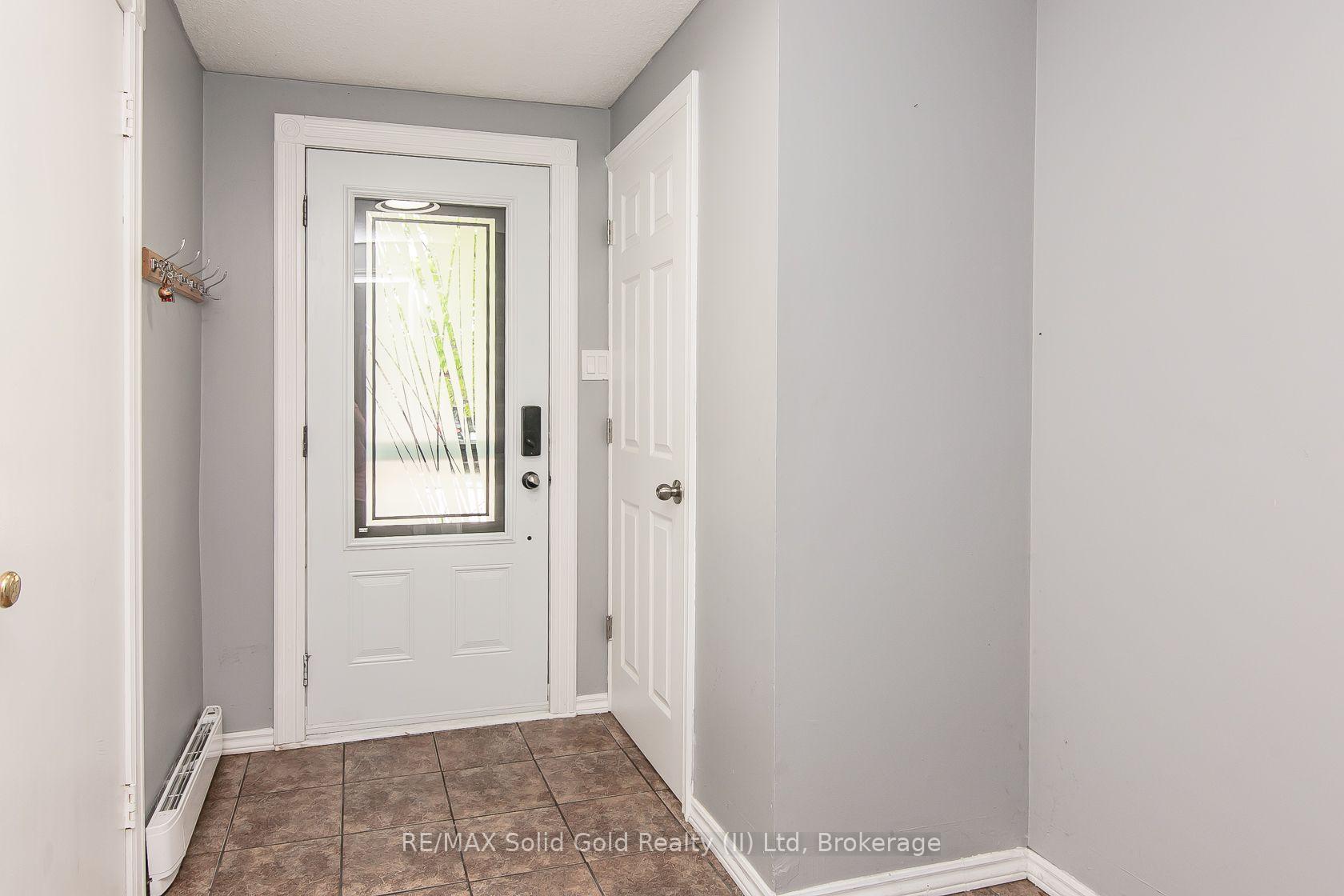 Photo 4 of Unit 41, 80 Old Country Drive, Kitchener, Country Hills — HOMEH