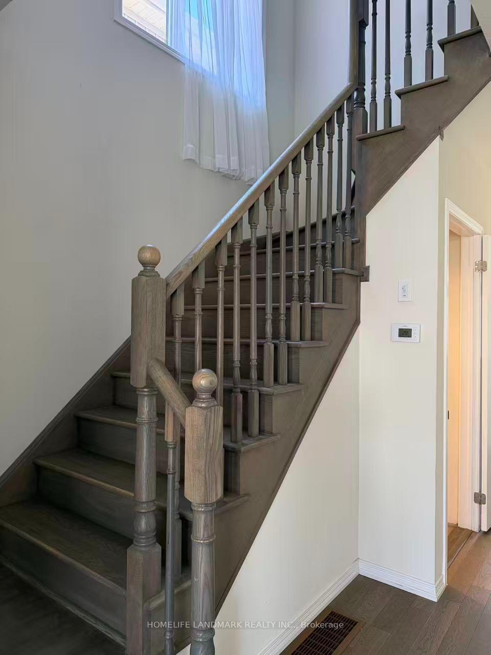 Photo 5 of 8761 Sourgum Avenue, Niagara Falls, Brown — HOMEH
