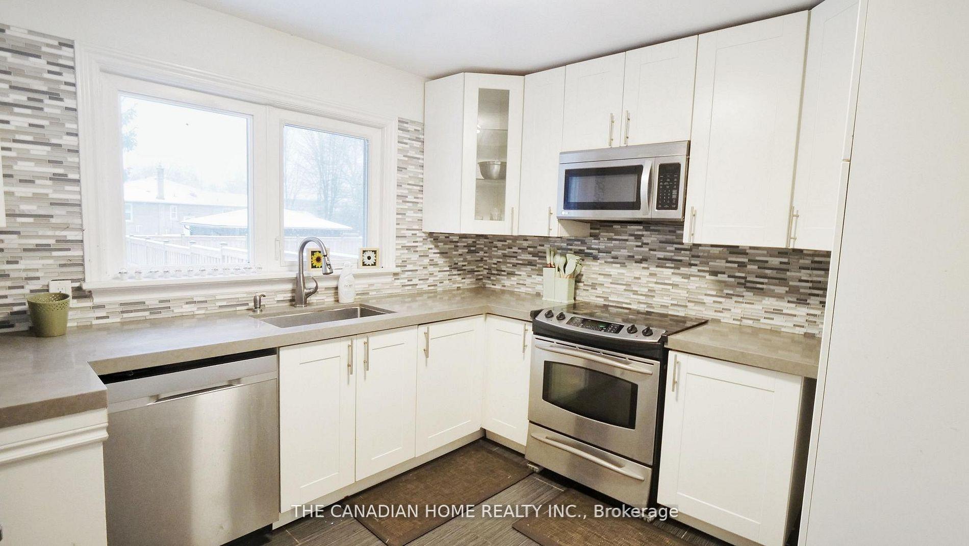 Photo 3 of 10 Ellis Avenue, North York, Newtonbrook West — HOMEH