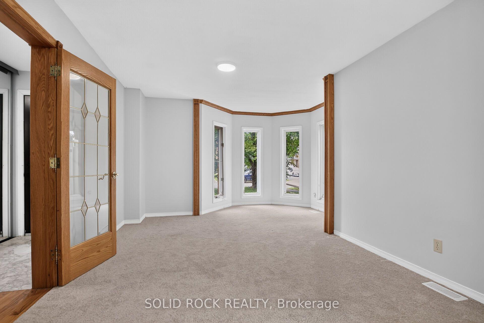 Photo 5 of 54 Huntsman Crescent, Ottawa, Kanata - Bridlewood — HOMEH