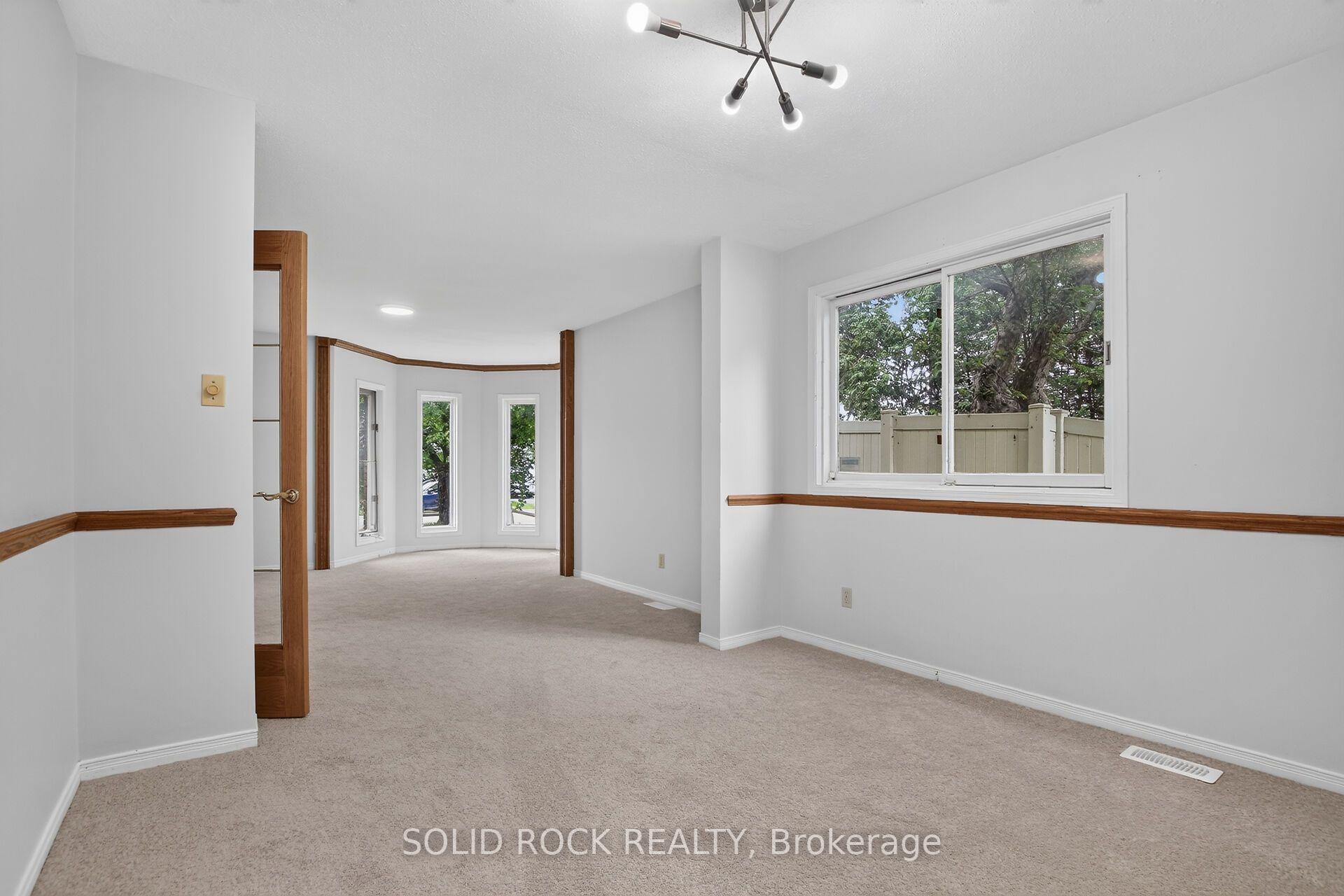 Photo 9 of 54 Huntsman Crescent, Ottawa, Kanata - Bridlewood — HOMEH