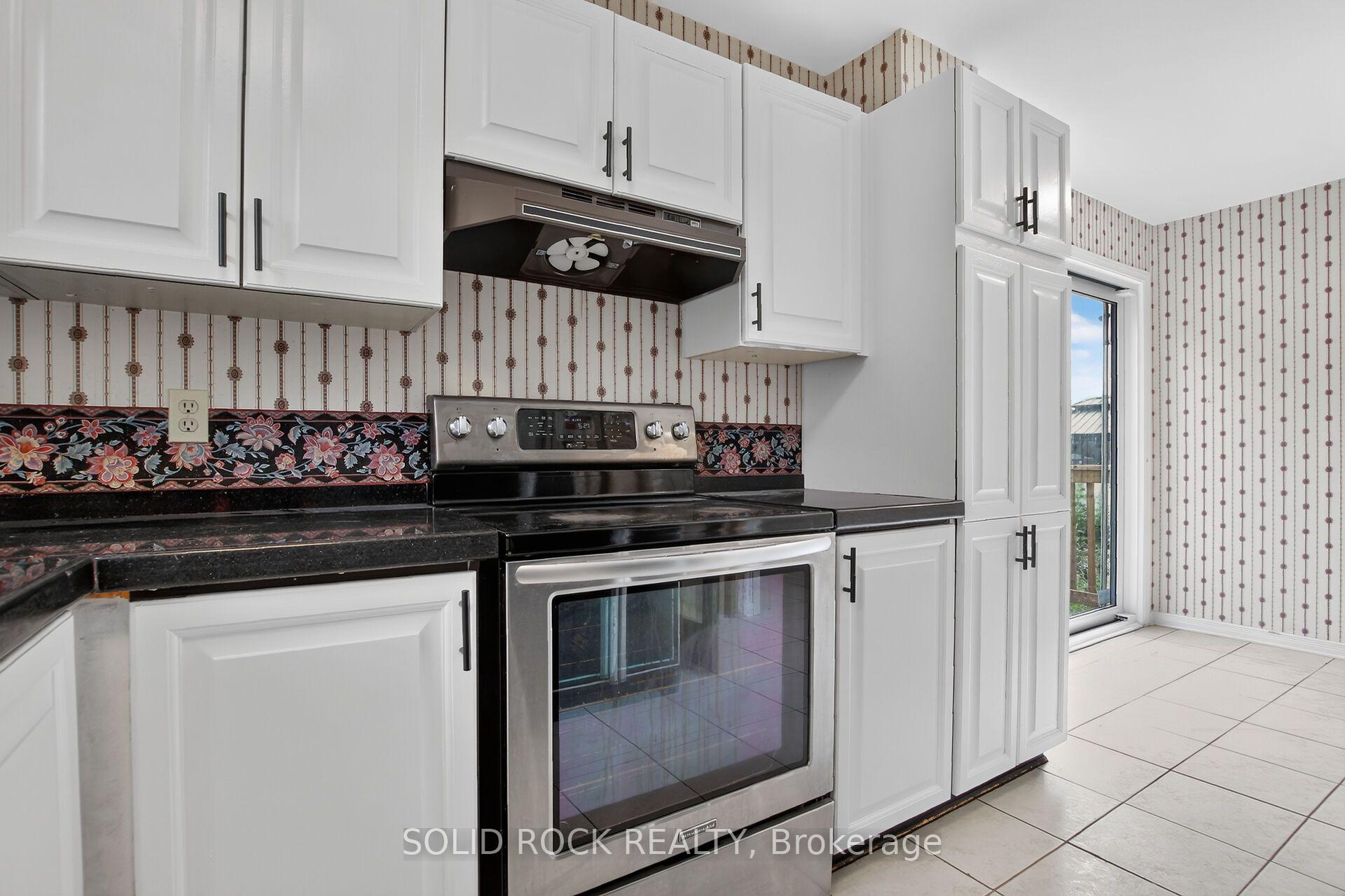 Photo 13 of 54 Huntsman Crescent, Ottawa, Kanata - Bridlewood — HOMEH