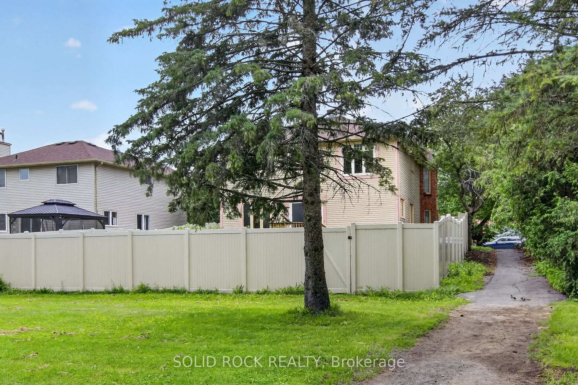 Photo 43 of 54 Huntsman Crescent, Ottawa, Kanata - Bridlewood — HOMEH