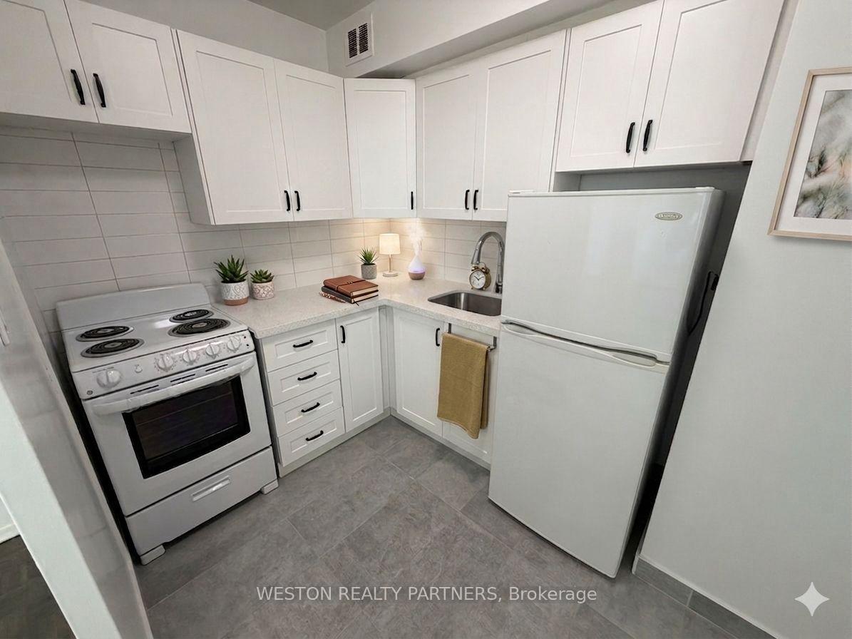 Front of Unit 502, 171 Erskine Avenue