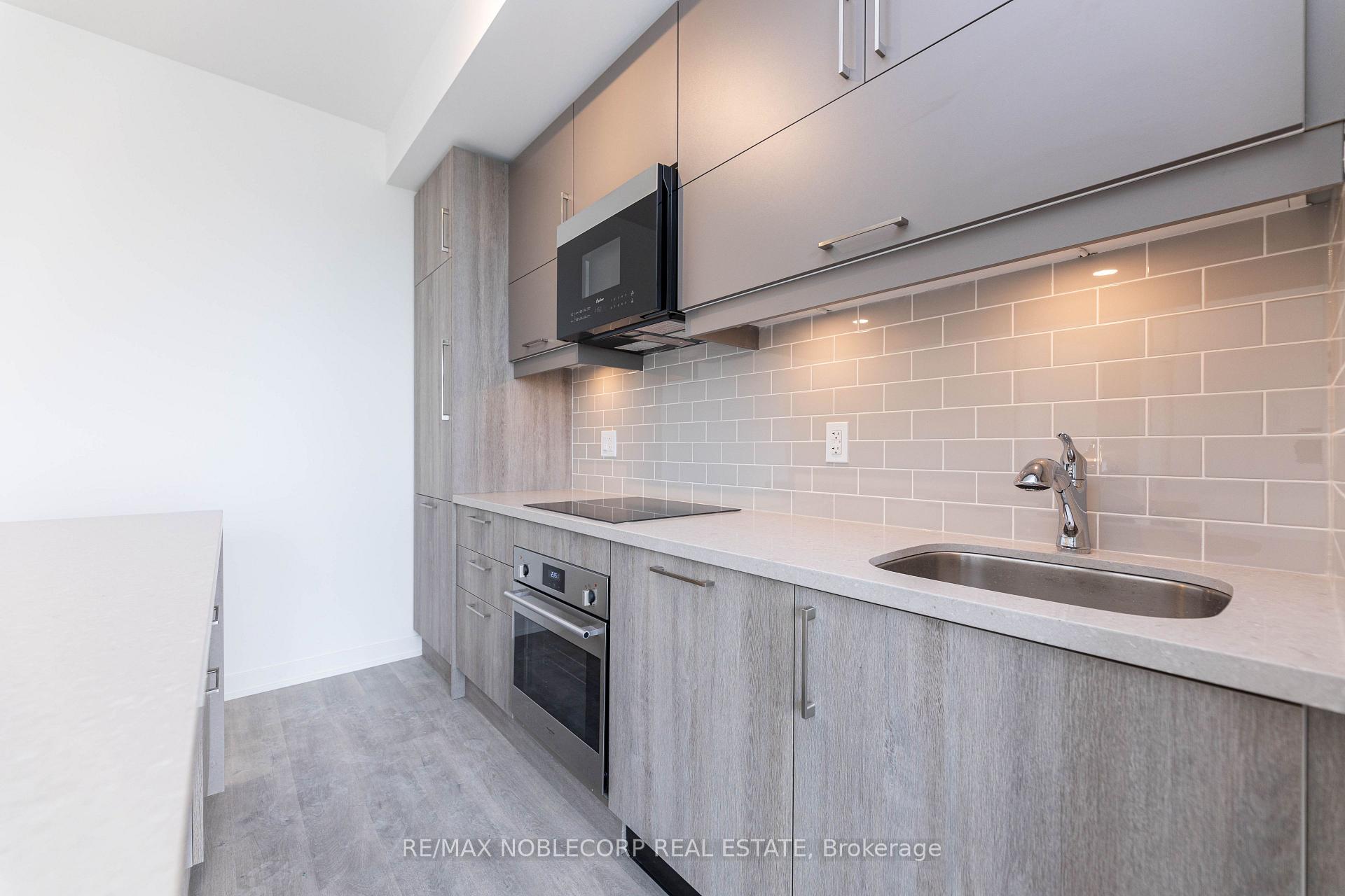 Photo 11 of Unit 805B, 292 Verdale Crossing, Markham, Unionville — HOMEH